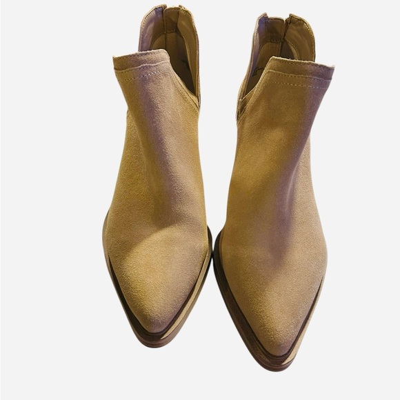 Vince Camuto Women's Reggie Tan Size 9.5 M Leather Ankle Boots  NWT - Picture 2 of 7